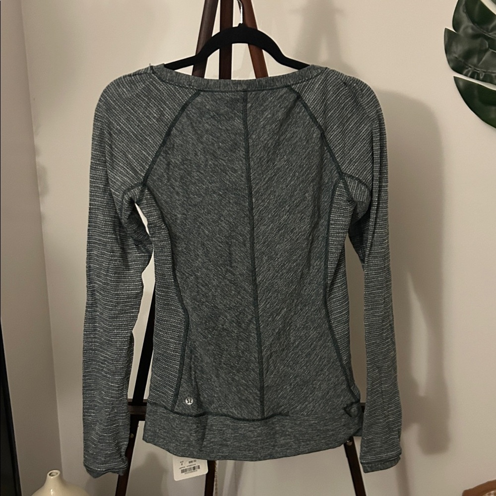 NWT Lululemon Women's Long Sleeve Gray Top - Picture 4 of 6